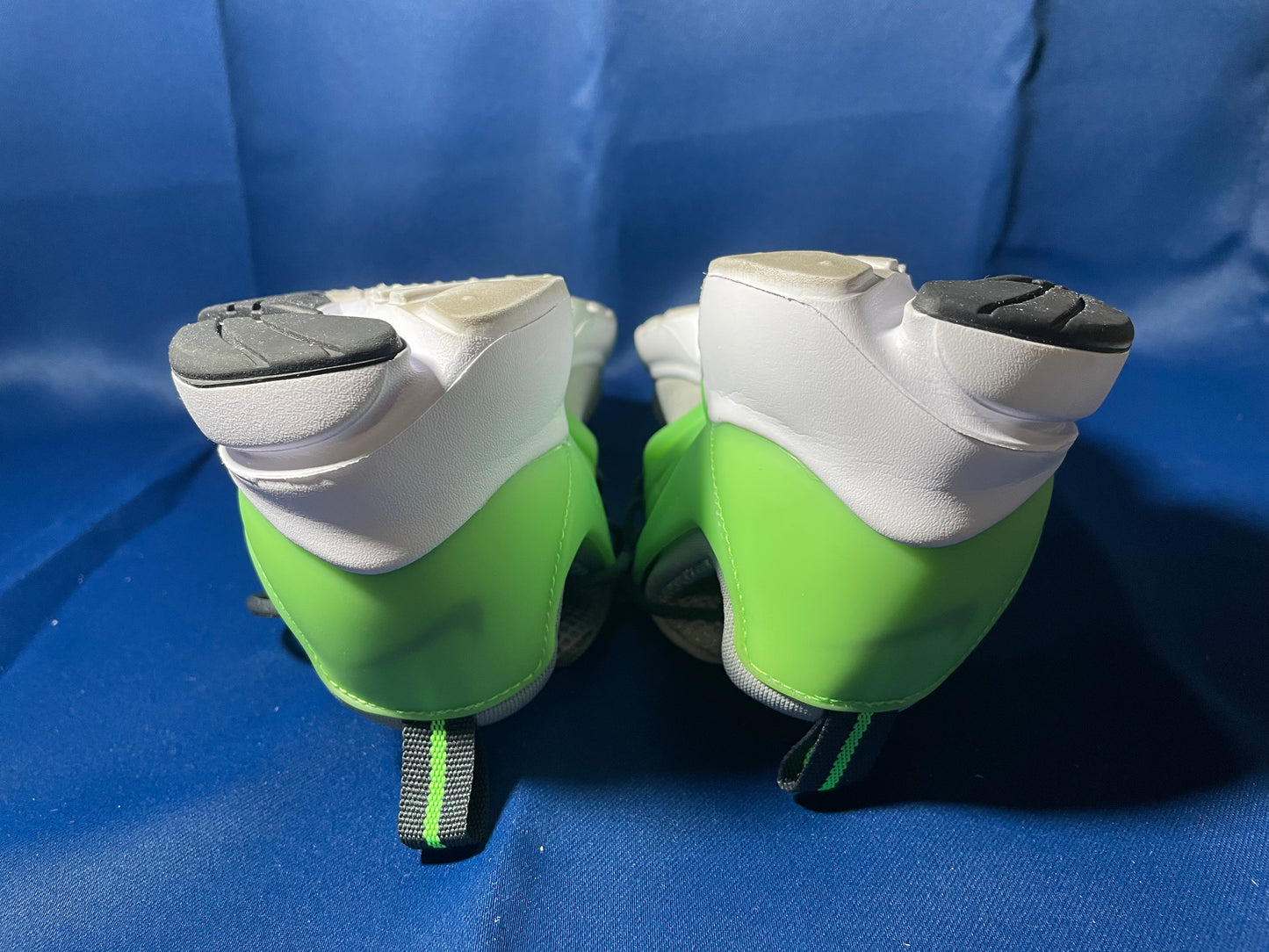 7Y Nike Presto GS 'Light Smoke Grey Green Strike' sneaker ￼( NO BOX!! )