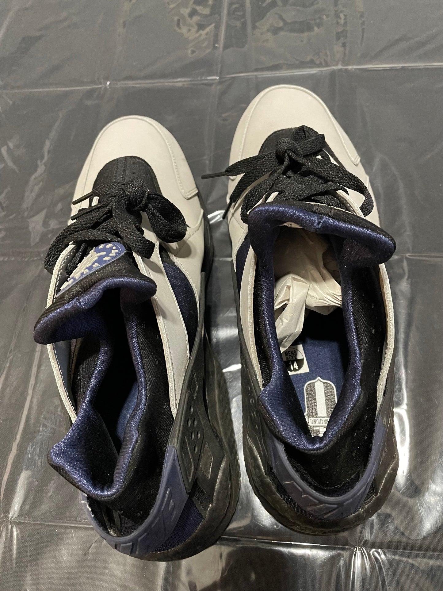 (New No Box) Nike Air huarache LE Size 14M