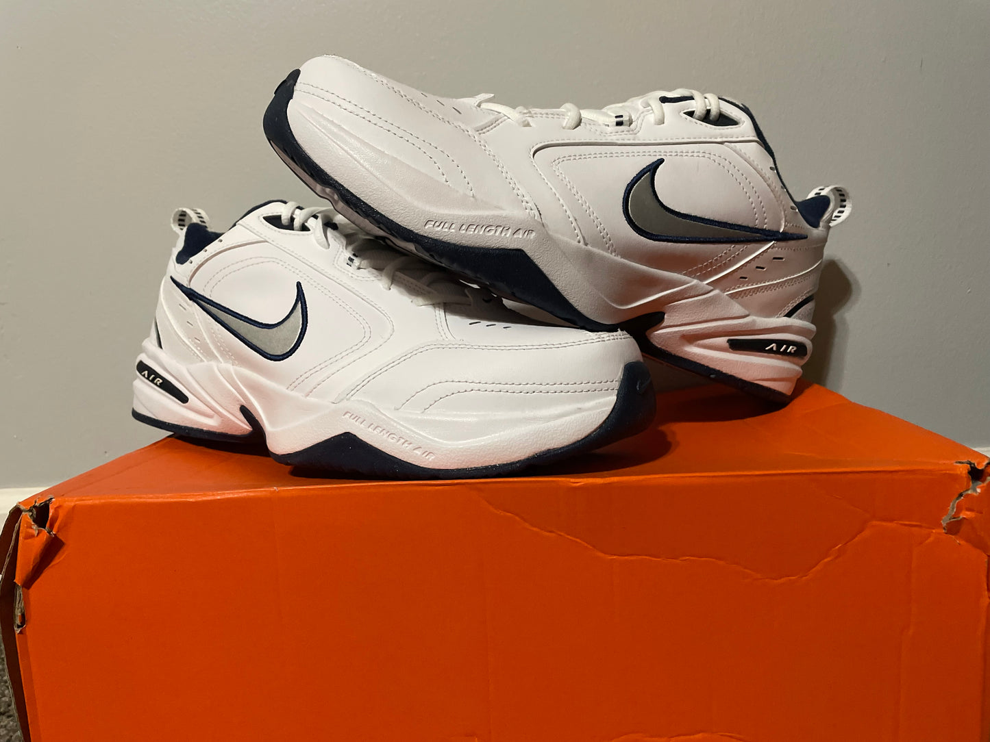 (NEW) Nike Air Monarch IV White Navy 13M small box damage
