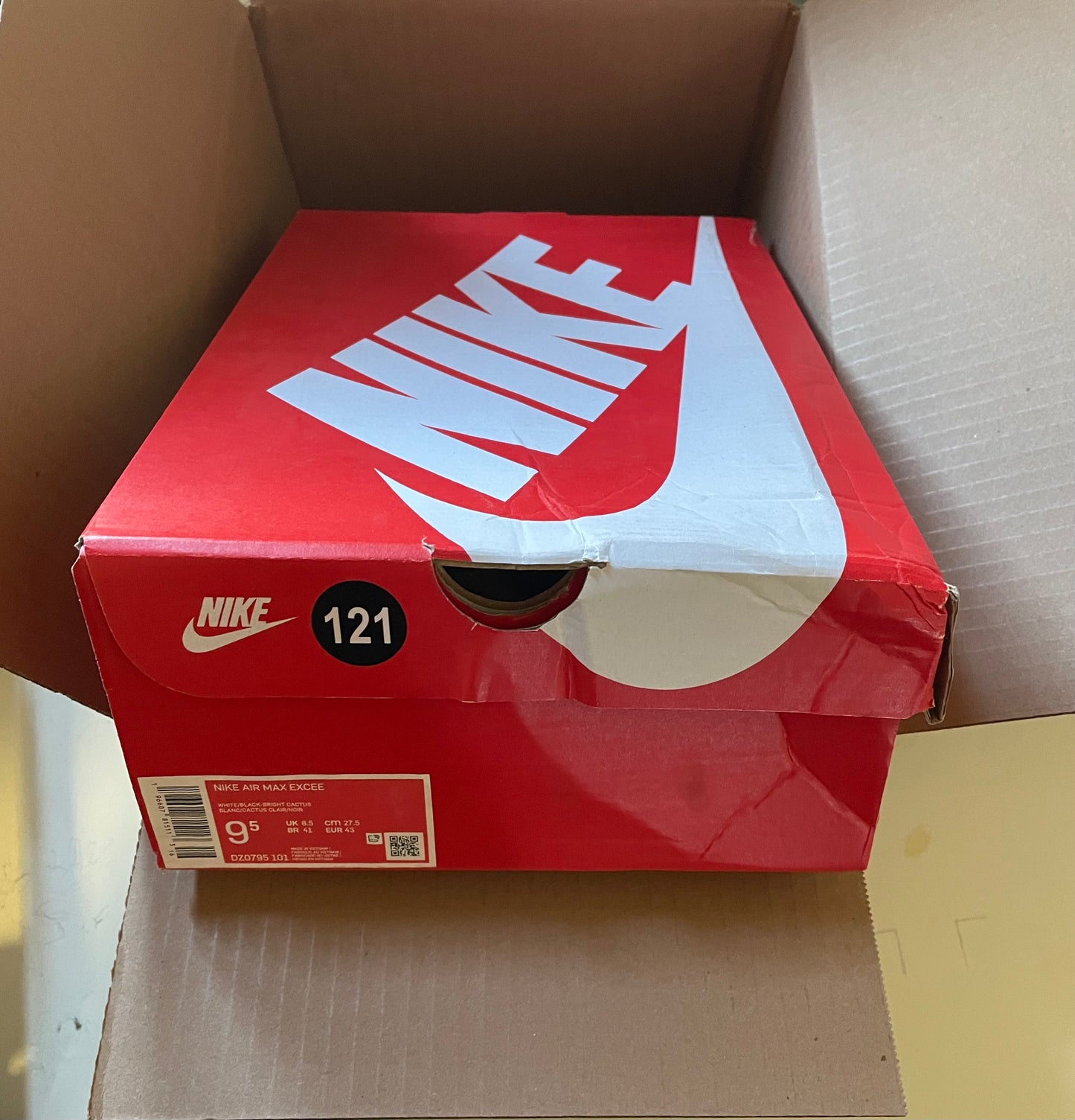 (NEW) Size 9.5M Nike Air Max Excee bright cactus