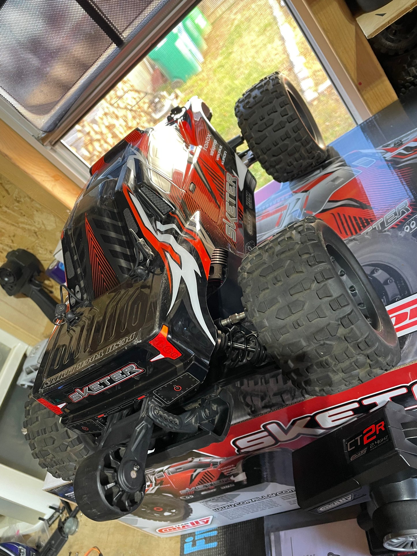 Sketer XP 1/10 4WD 4S Brushless RTR Monster Truck (4s Lipo battery included!)