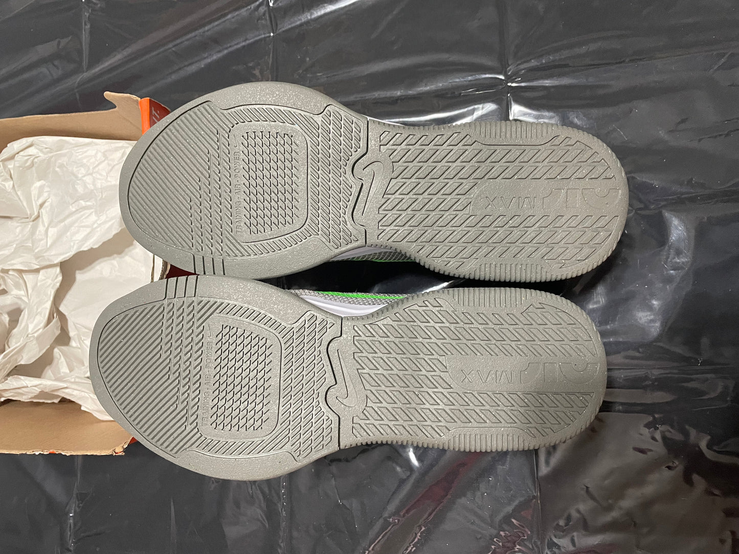 (NEW) 10M Org box No lid!! Nike air max alpha trainer 5 men's workout shoe in a grey and neon green colorway