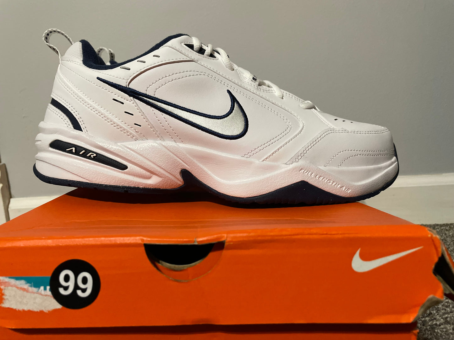 (NEW) Nike Air Monarch IV White Navy 13M small box damage