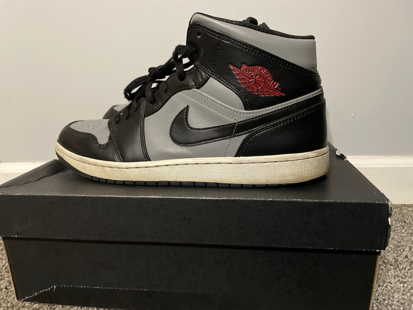 Used Jordan 1 MID Shadow Red