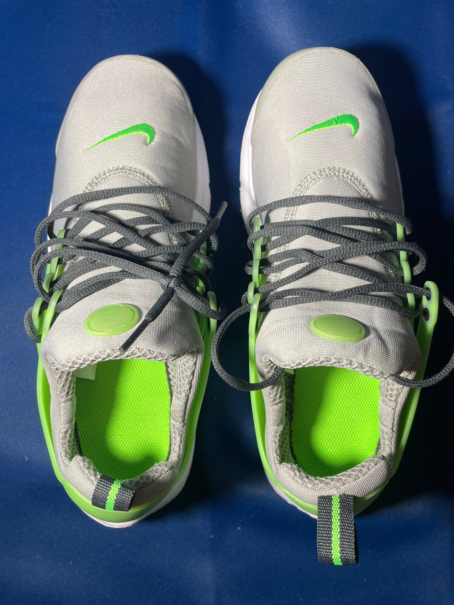 7Y Nike Presto GS 'Light Smoke Grey Green Strike' sneaker ￼( NO BOX!! )