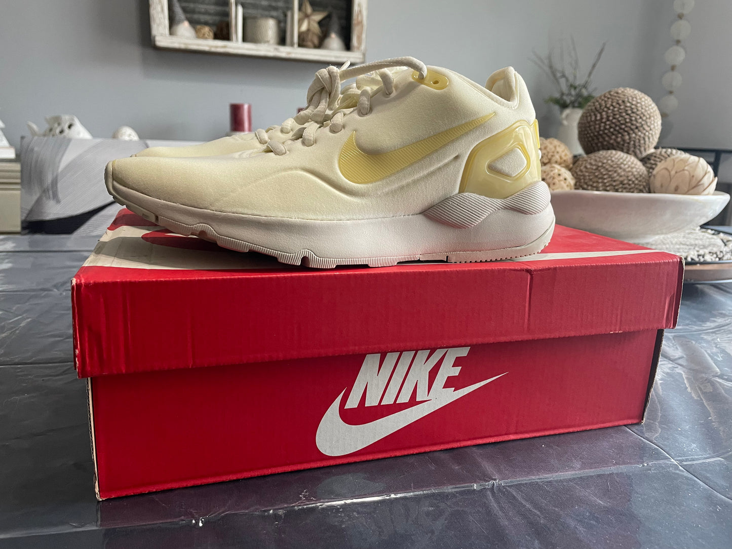 Size 7w Wmns Nike LD Runner Lw NEW WITH BOX!!