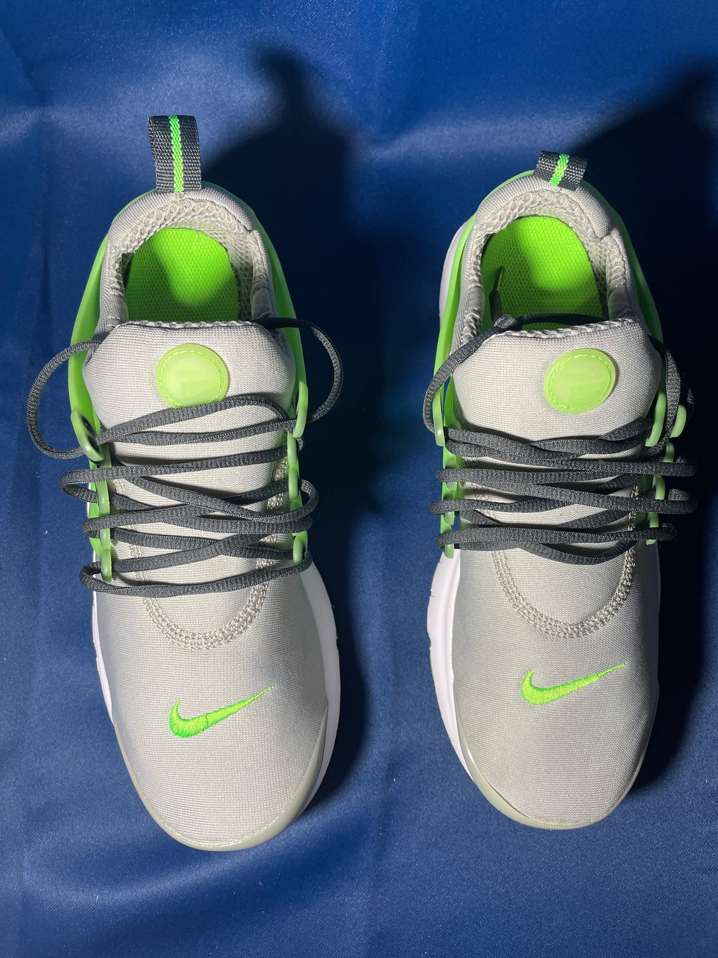 7Y Nike Presto GS 'Light Smoke Grey Green Strike' sneaker ￼( NO BOX!! )