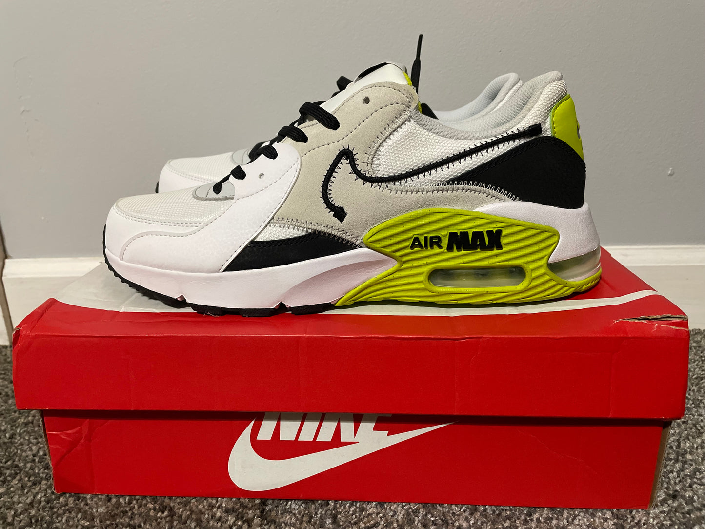 (NEW) Size 9.5M Nike Air Max Excee bright cactus