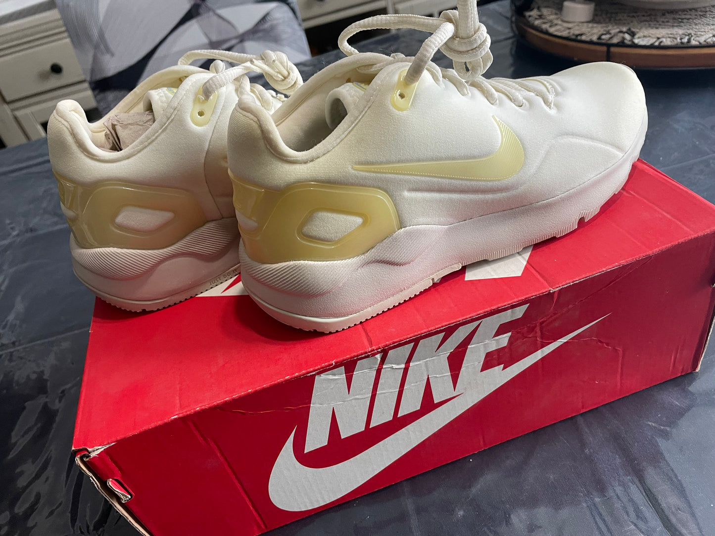 Size 7w Wmns Nike LD Runner Lw NEW WITH BOX!!