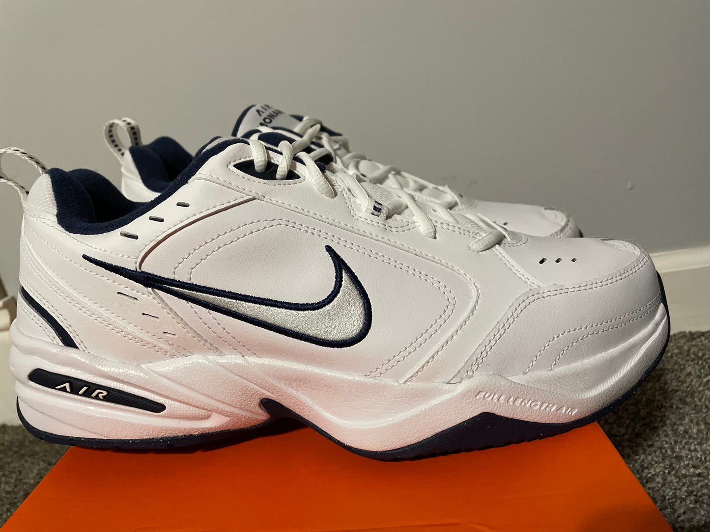 (NEW) Nike Air Monarch IV White Navy 13M small box damage
