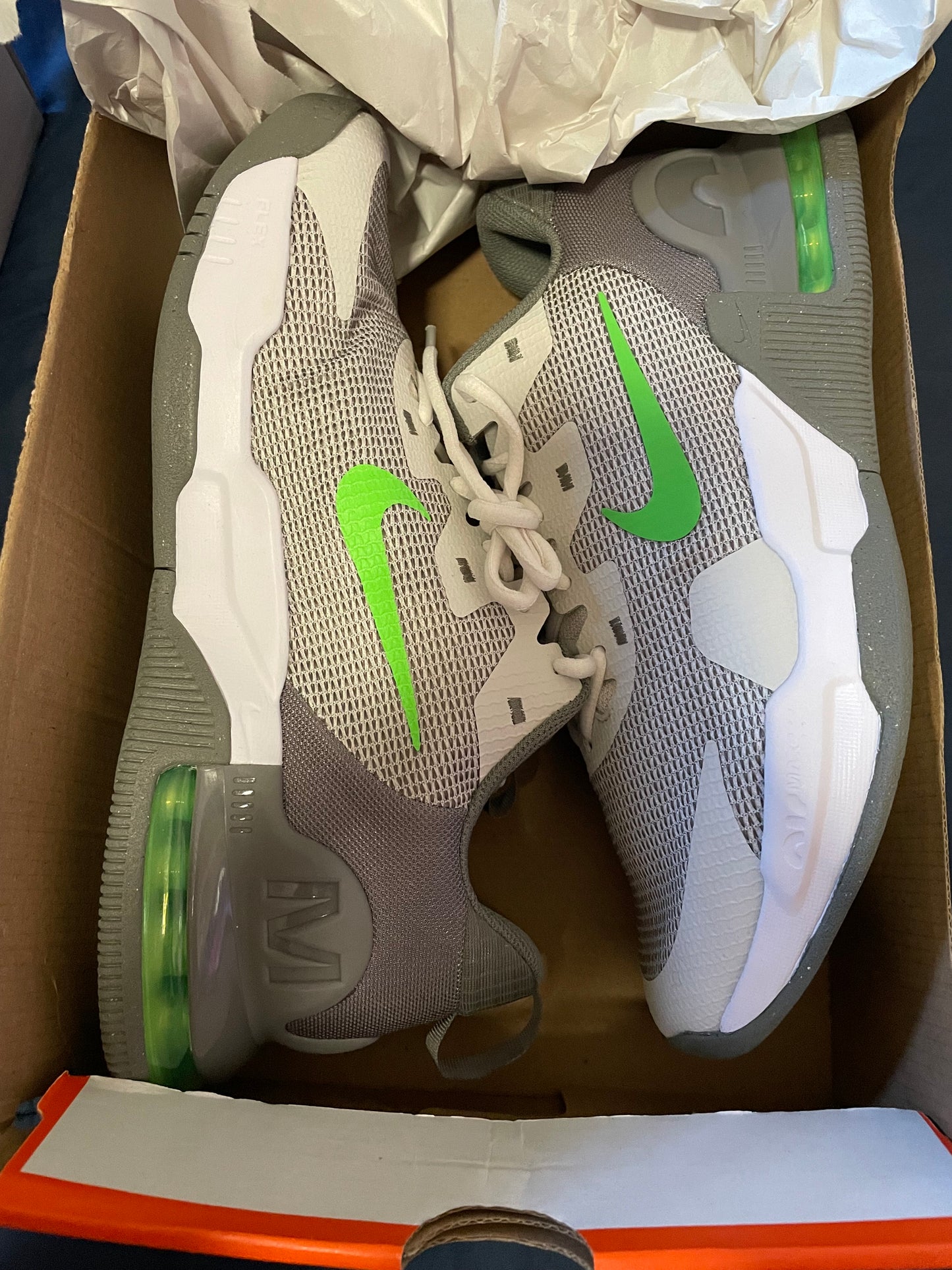 (NEW) 10M Org box No lid!! Nike air max alpha trainer 5 men's workout shoe in a grey and neon green colorway