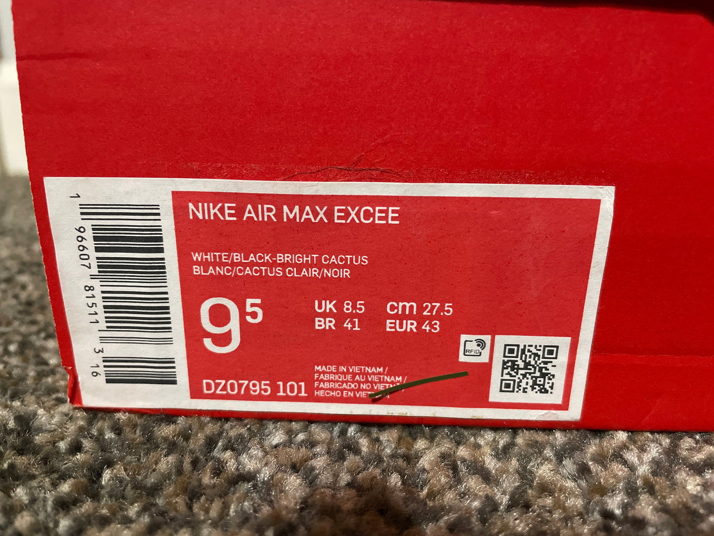 (NEW) Size 9.5M Nike Air Max Excee bright cactus