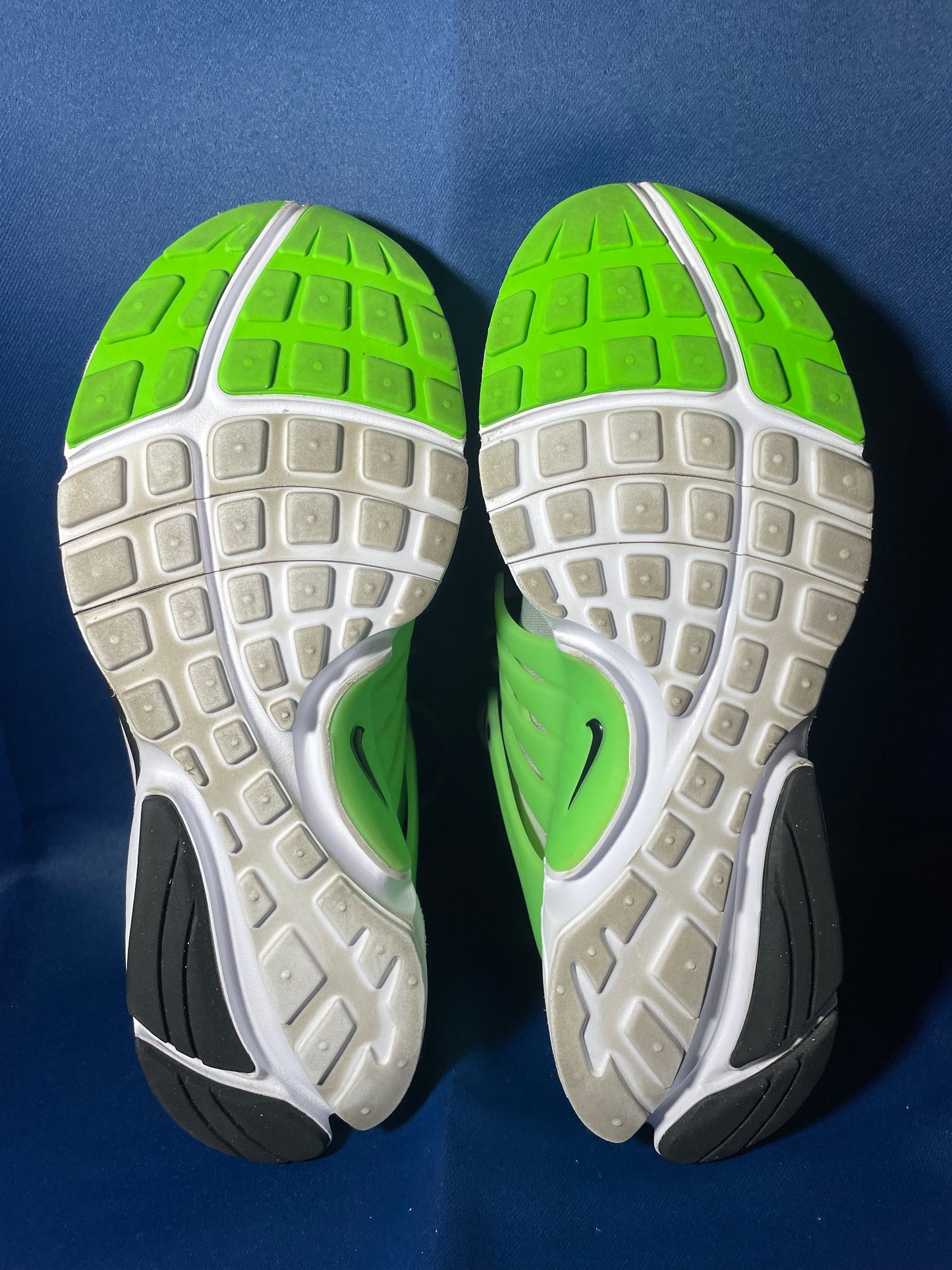 7Y Nike Presto GS 'Light Smoke Grey Green Strike' sneaker ￼( NO BOX!! )