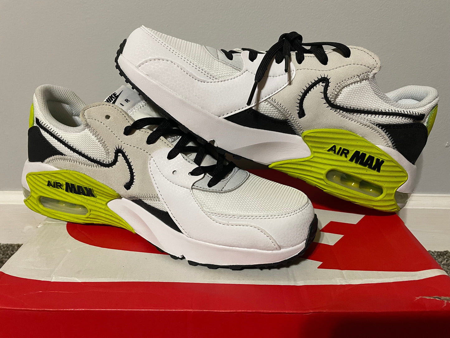 (NEW) Size 9.5M Nike Air Max Excee bright cactus