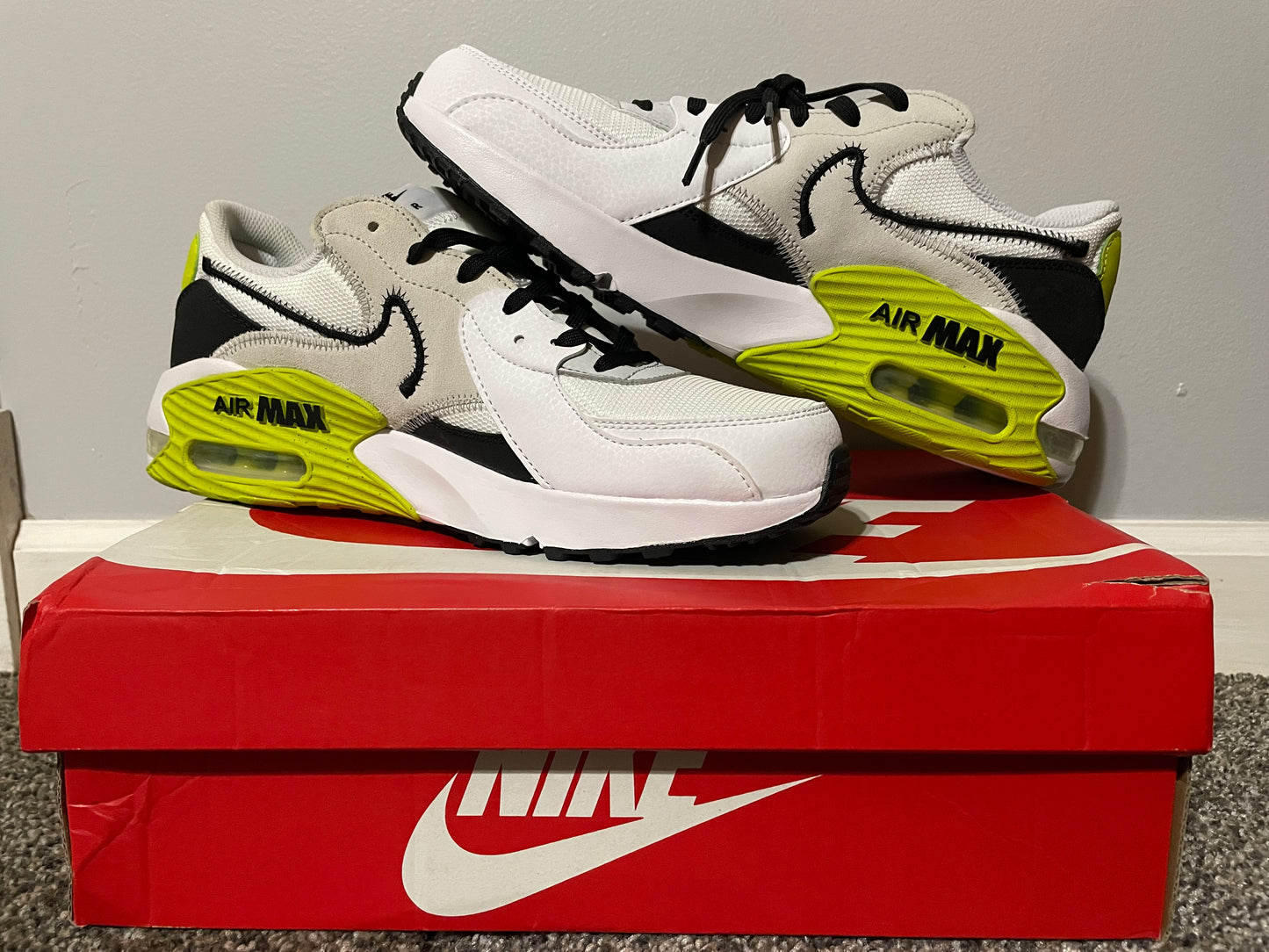 (NEW) Size 9.5M Nike Air Max Excee bright cactus